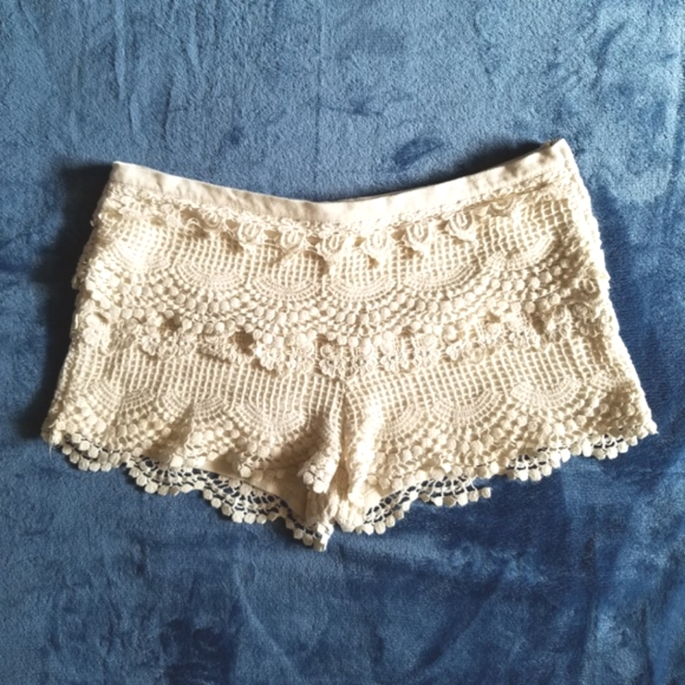 Urban Outfitters Pins & Needles Crochet Lace Ivory Tap Shorts Size 4